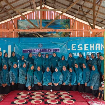 Ketua TP.PKK beserta Kader menghadiri Rakor PKK Se-Kecamatan Mataraman, Desa Mangkalawat